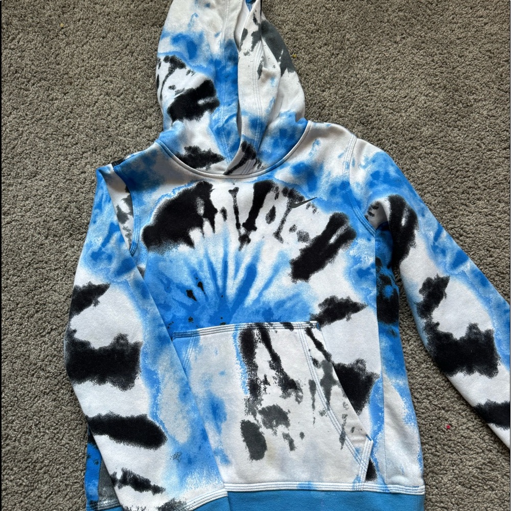Nike camo sweatshirt
